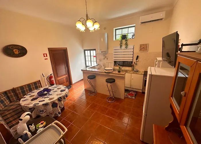 Casa Da Amendoeira Covelinhas Guest house